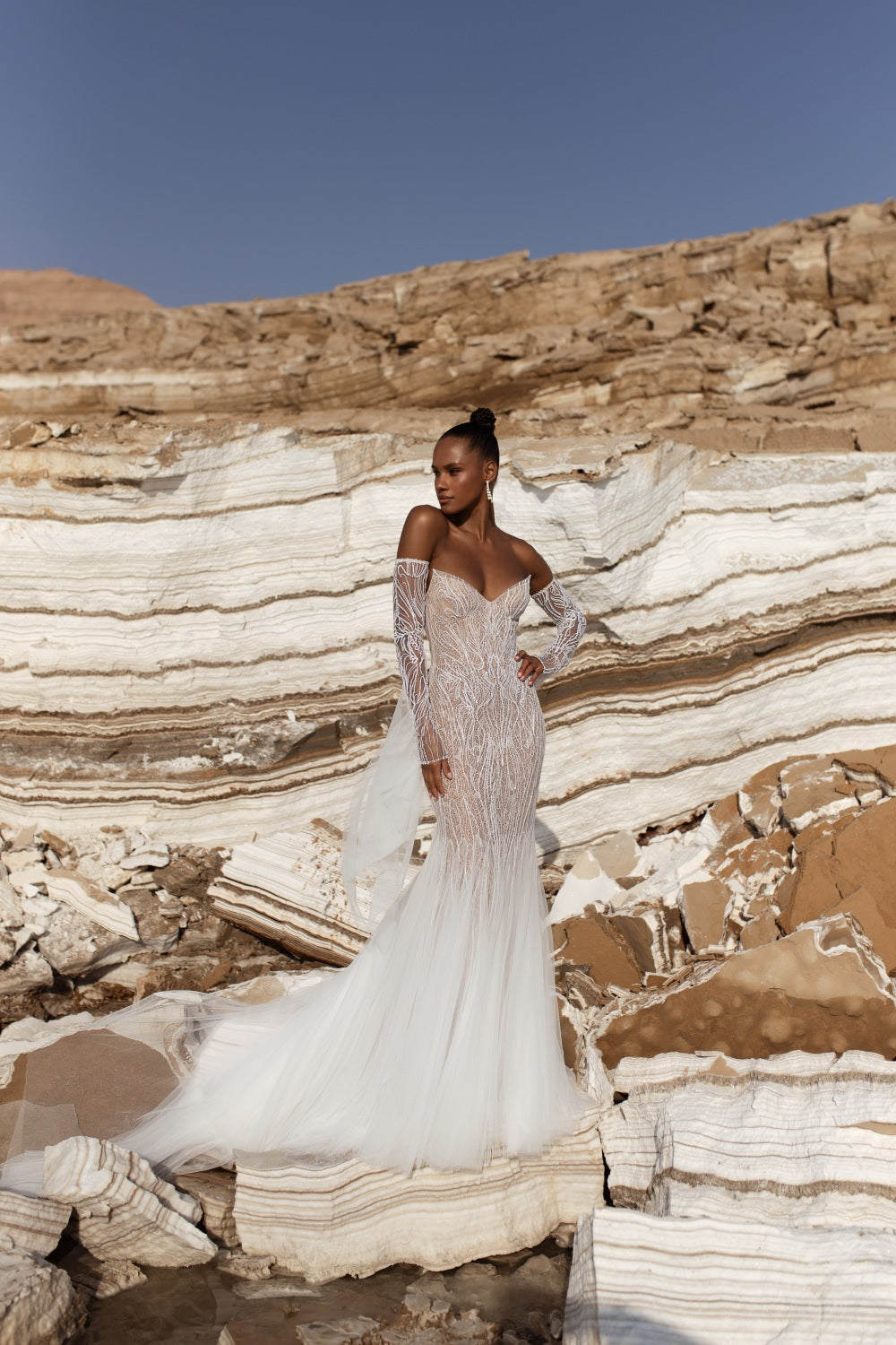 Ophelia #2557 – Julie Vino Romanzo Wedding Dress