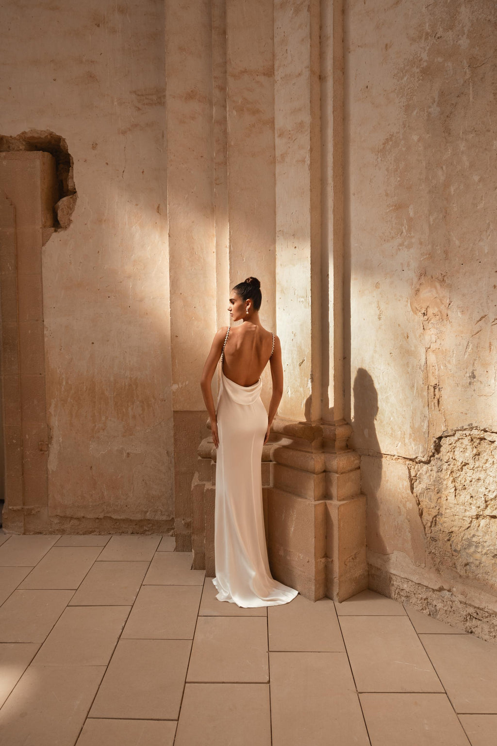 Isabella #2651 – Romanzo by Julie Vino Wedding Dress