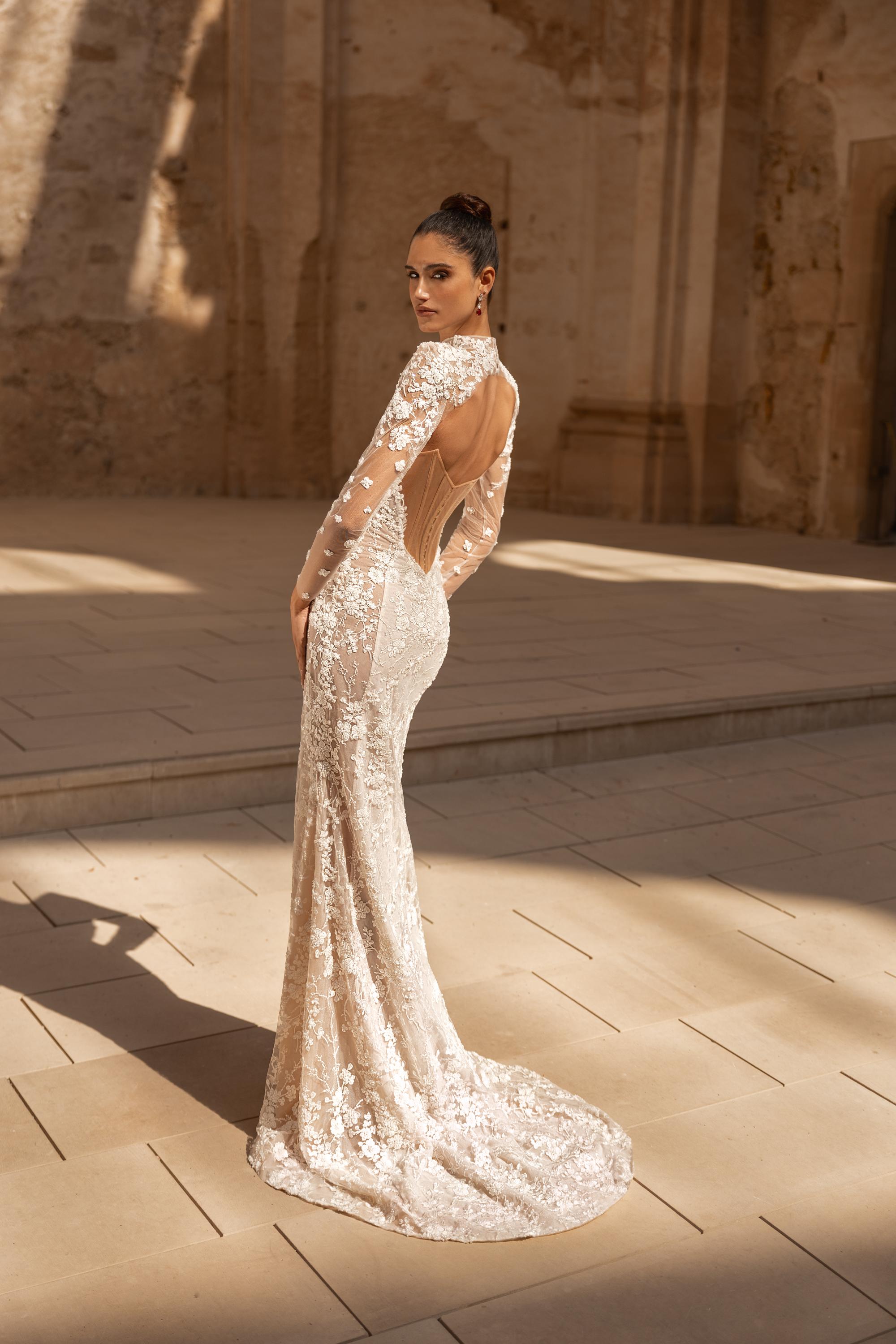 Hannah #2654 – Romanzo by Julie Vino Wedding Dress
