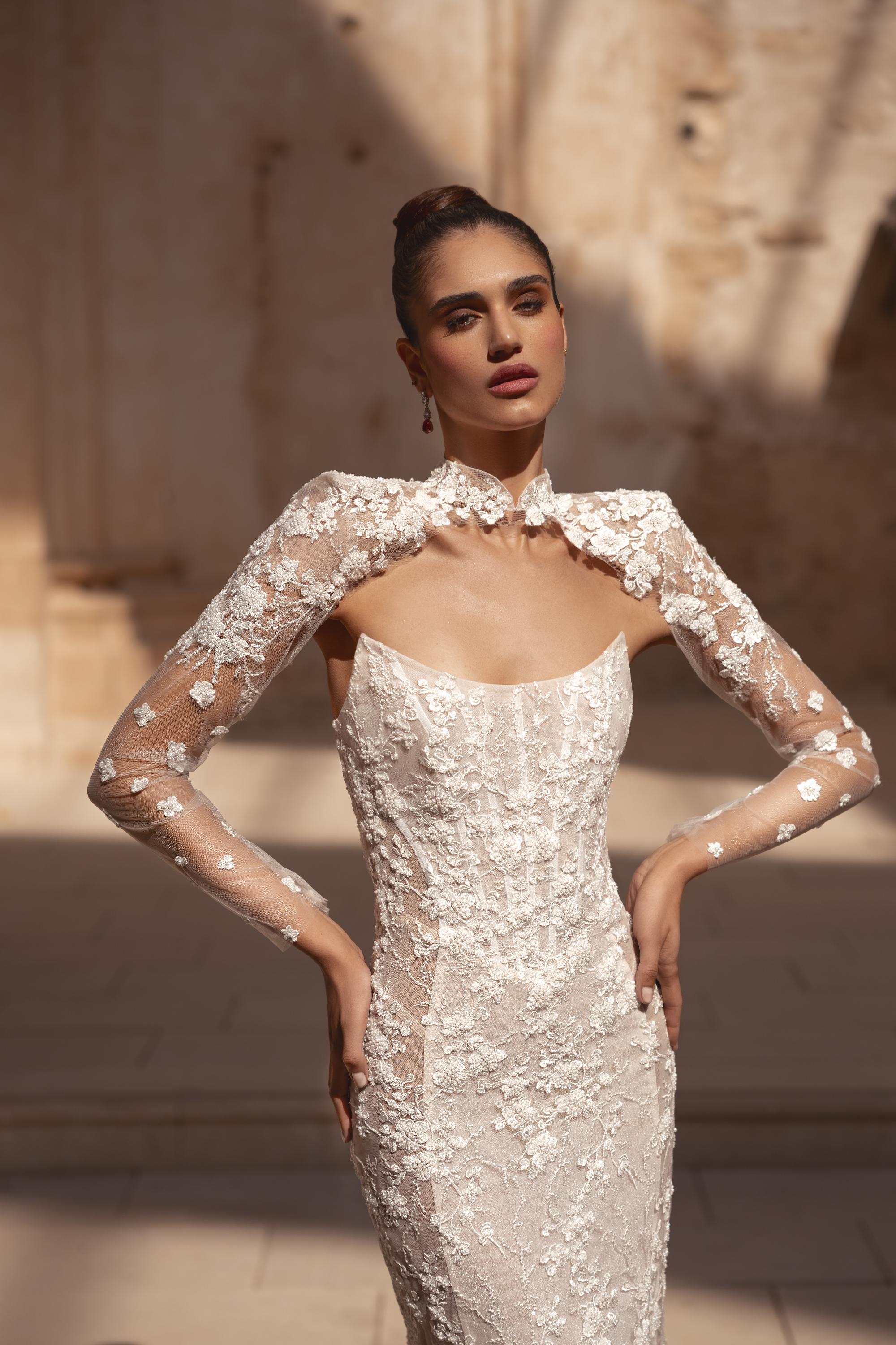 Hannah #2654 – Romanzo by Julie Vino Wedding Dress