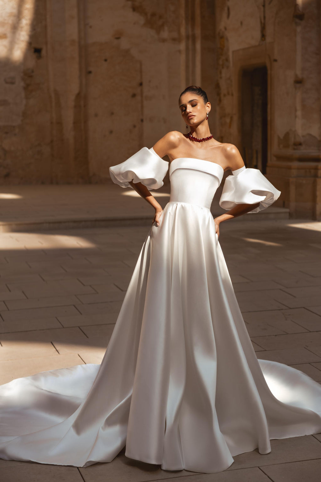 Kiera #2661 – Romanzo by Julie Vino Wedding Dress