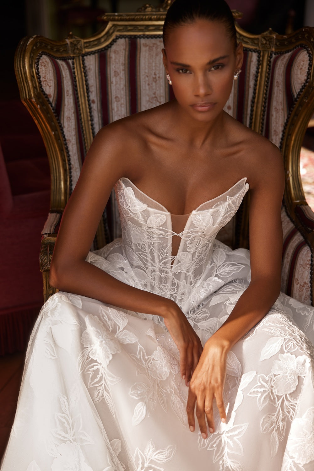 Dominique #3007 – Julie Vino Wedding Dress