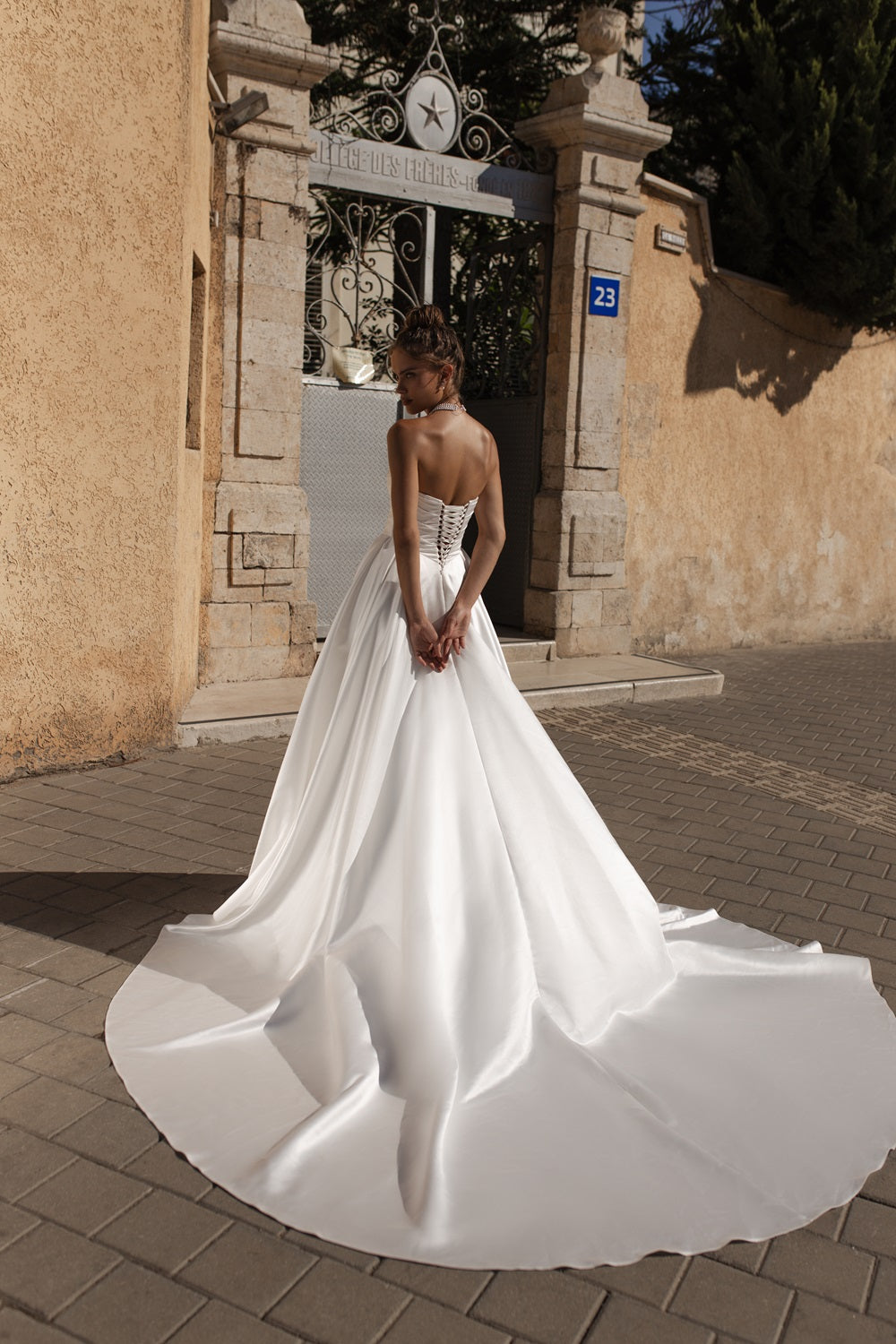 Aimee PR25-21 – Pure by Julie Vino Wedding Dress