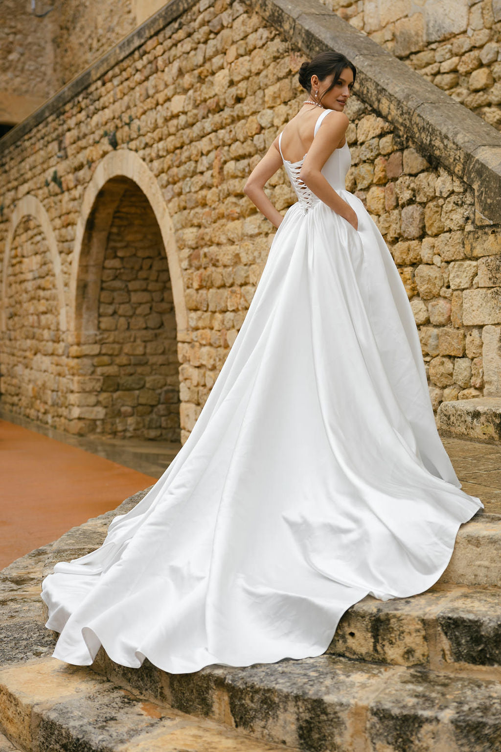 Avery PR25-8 – Pure by Julie Vino 2025 Wedding Dress