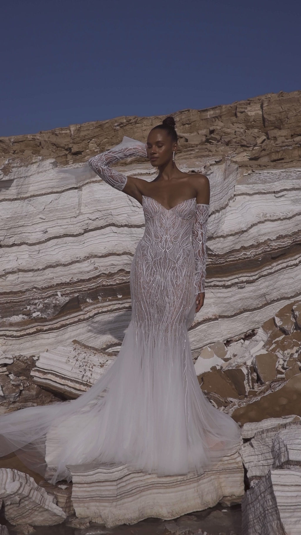 Ophelia #2557 – Julie Vino Romanzo Wedding Dress