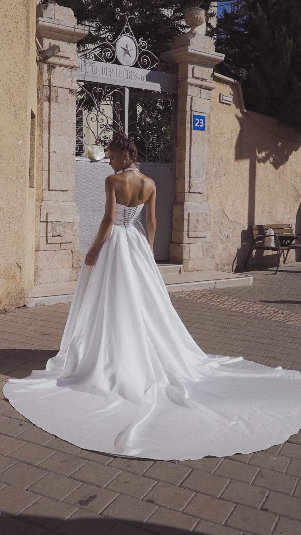 Aimee PR25-21 – Pure by Julie Vino Wedding Dress