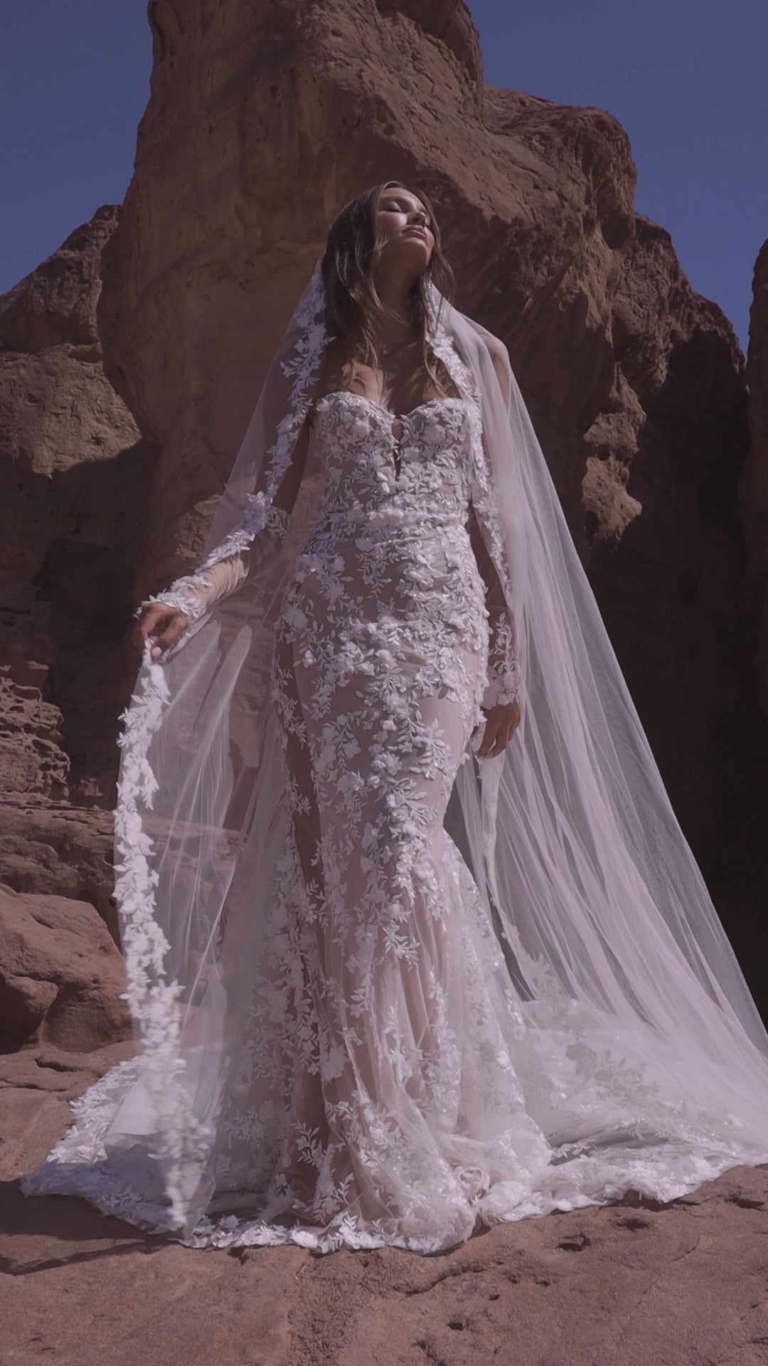 Isadora #2606 – Julie Vino Wedding Dress